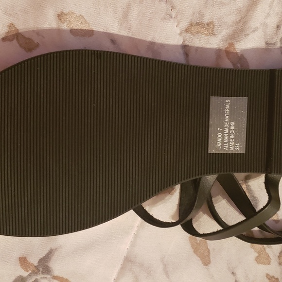 ๐๐๐Sandals๐๐๐ - Picture 2 of 5